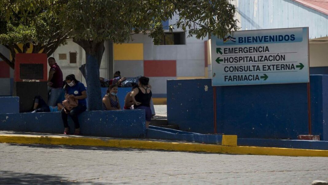 Hospitales de Managua con amplia presencia de familiares con pacientes diagnosticados con COVID-19