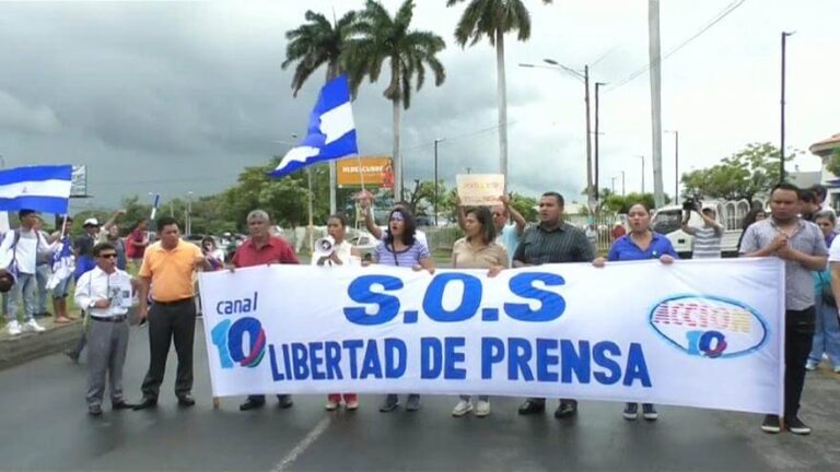 Periodistas marchan en exigencia de una plena Libertad de Prensa