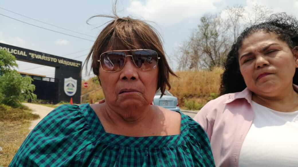 Petrona Domínguez madre de Wilfredo Brenes detenido por cuarta ocasión / FOTO: DEFENSORES DEL PUEBLO