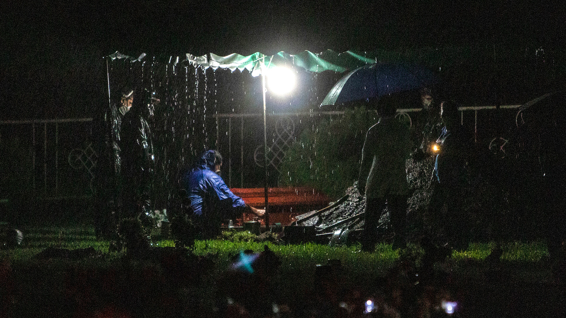 Entierros nocturnos en Nicaragua sin familiares