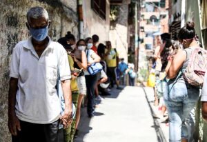Datos sobre contagios y fallecidos en Venezuela emitidos por el gobierno en disputa de Maduro no cuentan con credibilidad 
