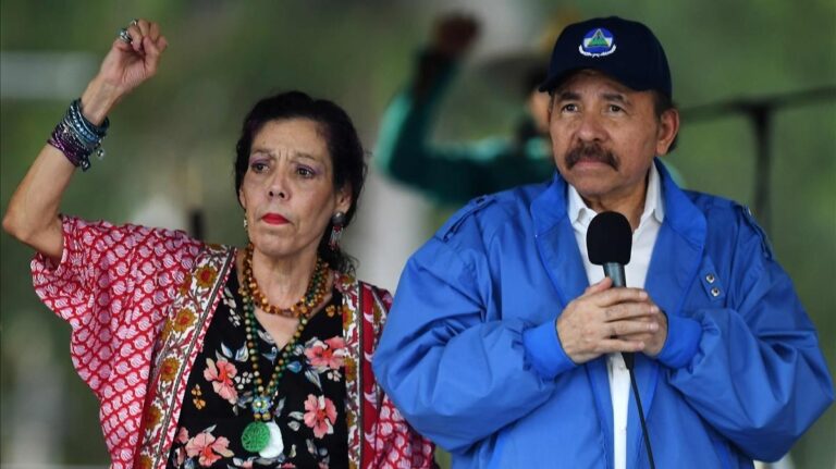 Daniel Ortega y Rosario Murillo emprenden campaña de odio contra la iglesia católica.