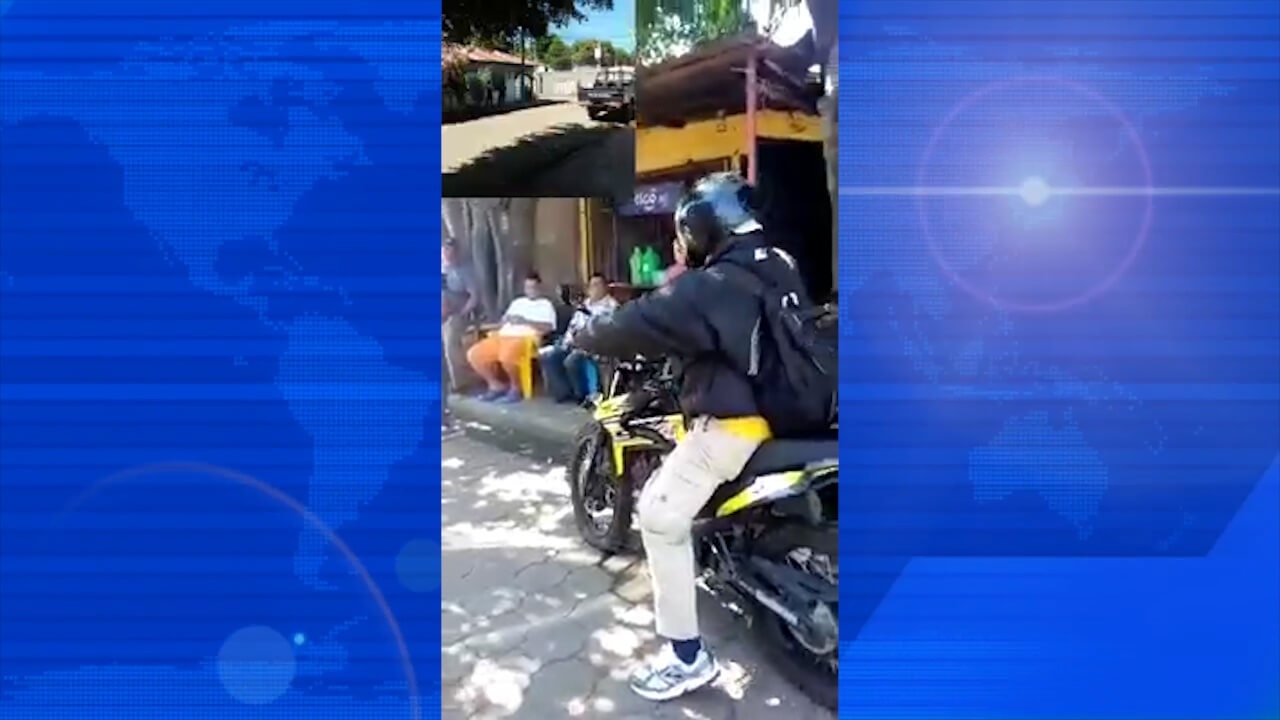 El paramilitar se movilizaba en una moto montañera color negro con amarillo