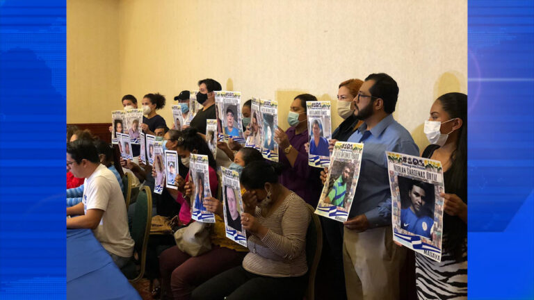 Uno de ellos es cáncer de huesos lamentablemente no hemos podido obtener información completa el nombre de ese tipo de cáncer que tienen estos momentos a él dos veces se le ha desencajado su brazo y es a consecuencia de eso