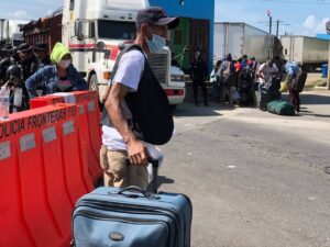 Nicaragüenses dejan Costa Rica por el impacto de la pandemia del Covi-19. Foto Gerall Chávez. NA