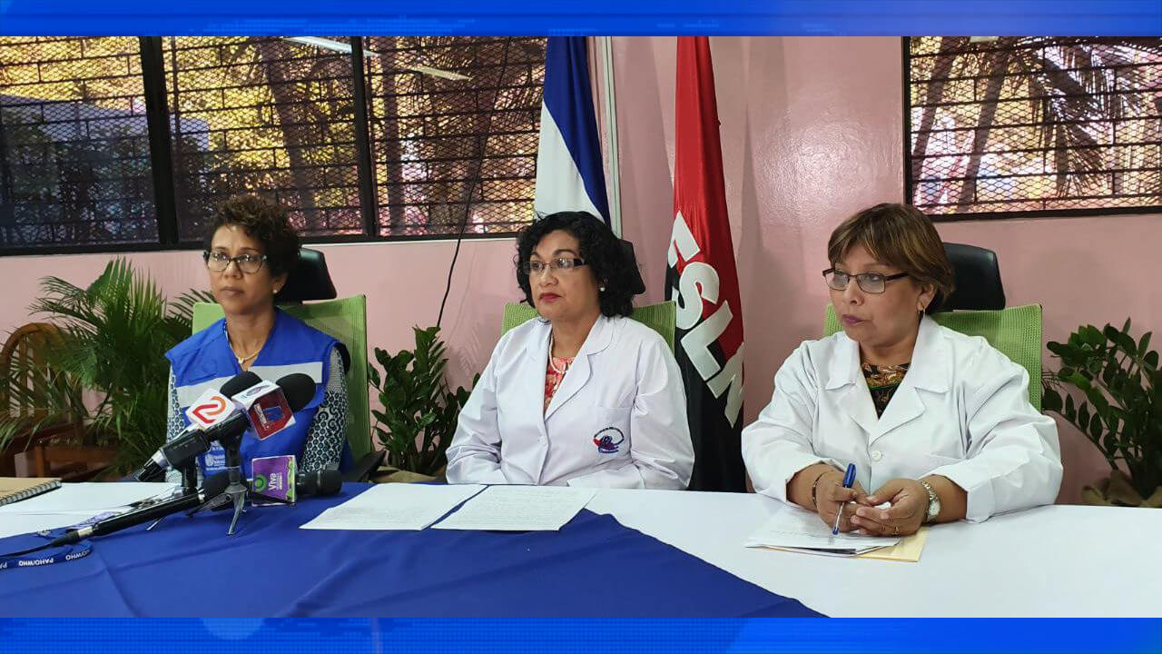 Autoridades del Ministerio de Salud junto a la representante de la OPS en Nicaragua