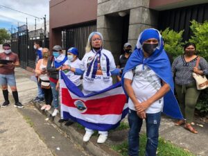 Nicaragüenses solicitantes de refugio en Costa Rica, protestando en las oficinas del Acnur. Foto: Ulises Mendieta / NA