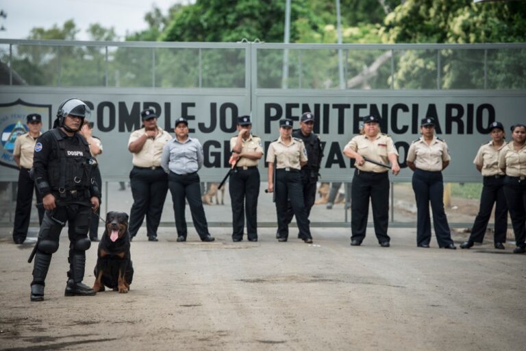 Los excarcelados políticos señalan que en el sistema penitenciario de La Modelo se practican torturas físicas y psicológicas.