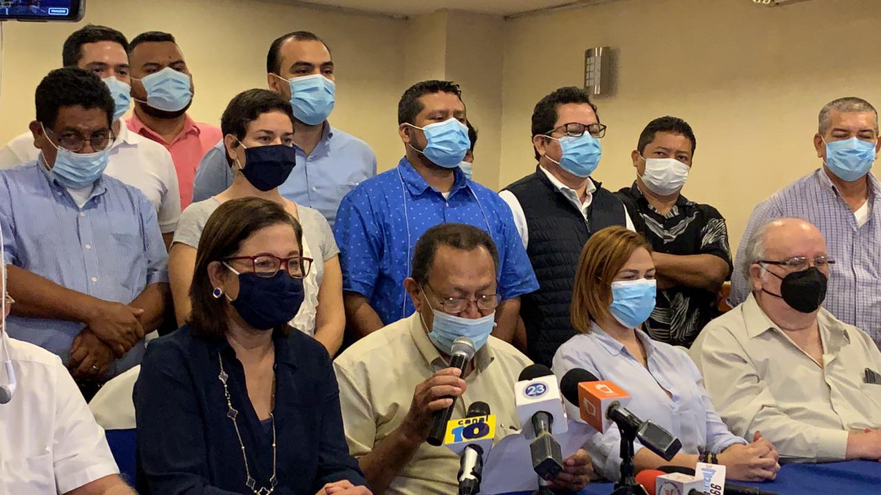 Saturdino Cerrato dio lectura al comunicado de la Coalición Nocional