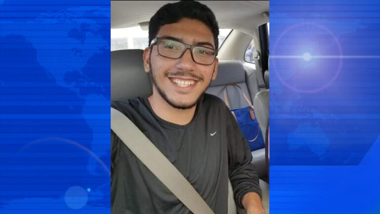 Enrique Cuadras miembro de AUN es detenido por la policía