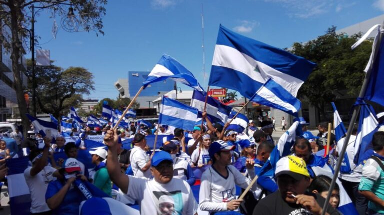 Exiliados marchan en Costa Rica