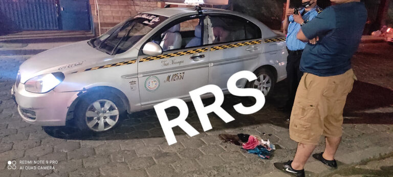 El taxi es de color plata con placa M 02557 /Foto: Ronald Rodríguez Solís
