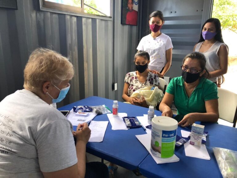 Atención médica a exiliados en la Cruz. Foto Nicaragua Actual