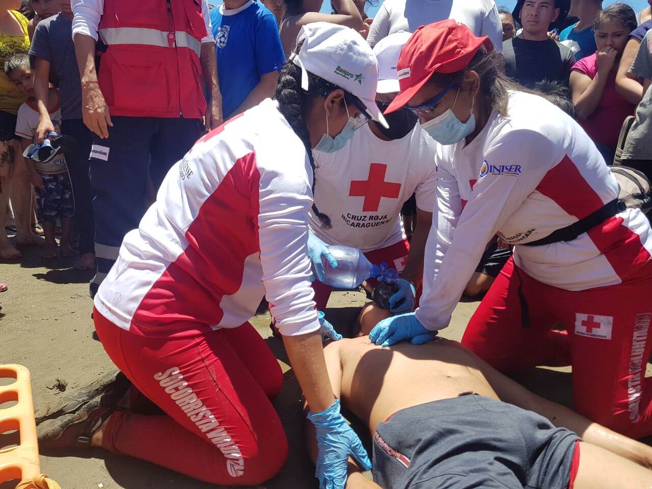 Cruz Roja asistía a bañistas en Pochomil / Foto: Nicaragua Actual