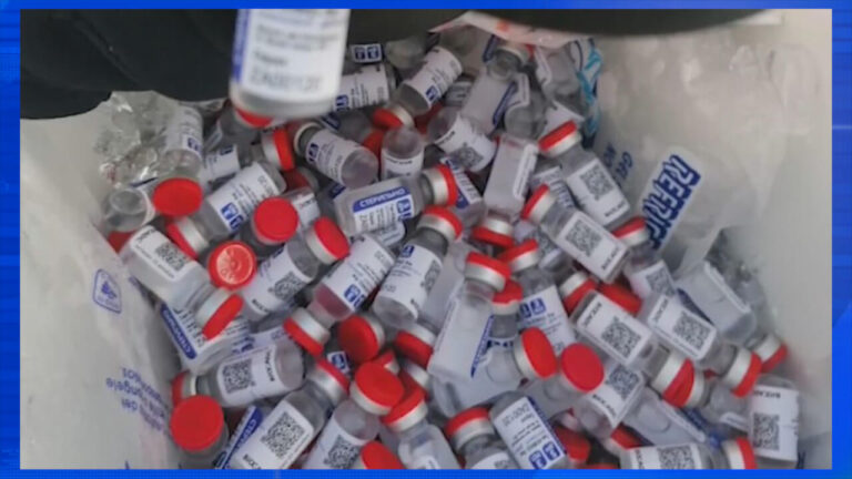 1,100 frascos de la vacuna fueron encontrados en dos neveras