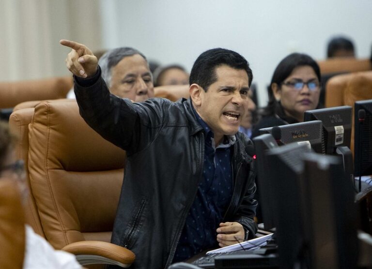 Diputado Wálmaro Gutiérrez: "Cuando la Constitución habla, el ciudadano calla y acata"