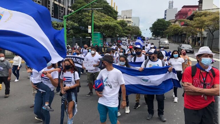 Marchas de opositores en Costa Rica.