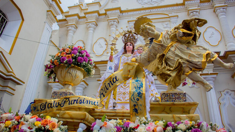 Imagen de Nuestra Señora de La Merced se queda encerrada ante prohibición de la policía