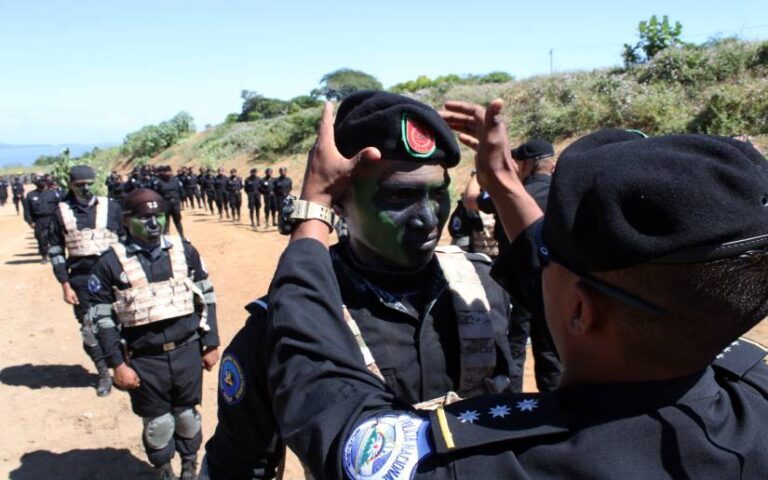 40 militares se gradúan en operaciones especiales Tapir