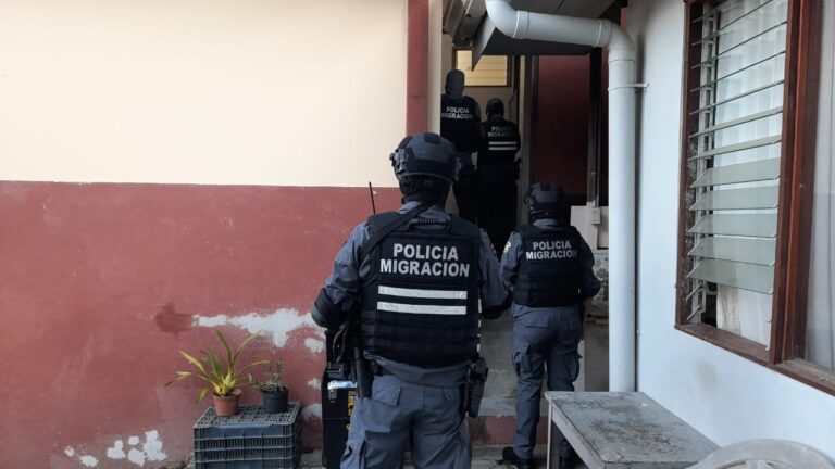 Policias de Migracion capturan a nicaraguenses por trafico ilicito de migrantes