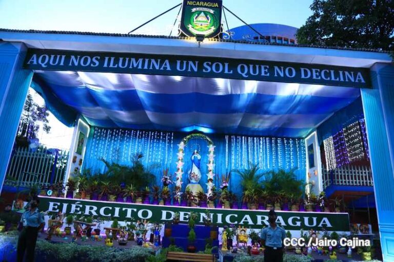 Uno de los altares marianos en Managua