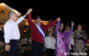 Ortega y Murillo toman posesión ilegitima de la presidencia con pocos invitados.
