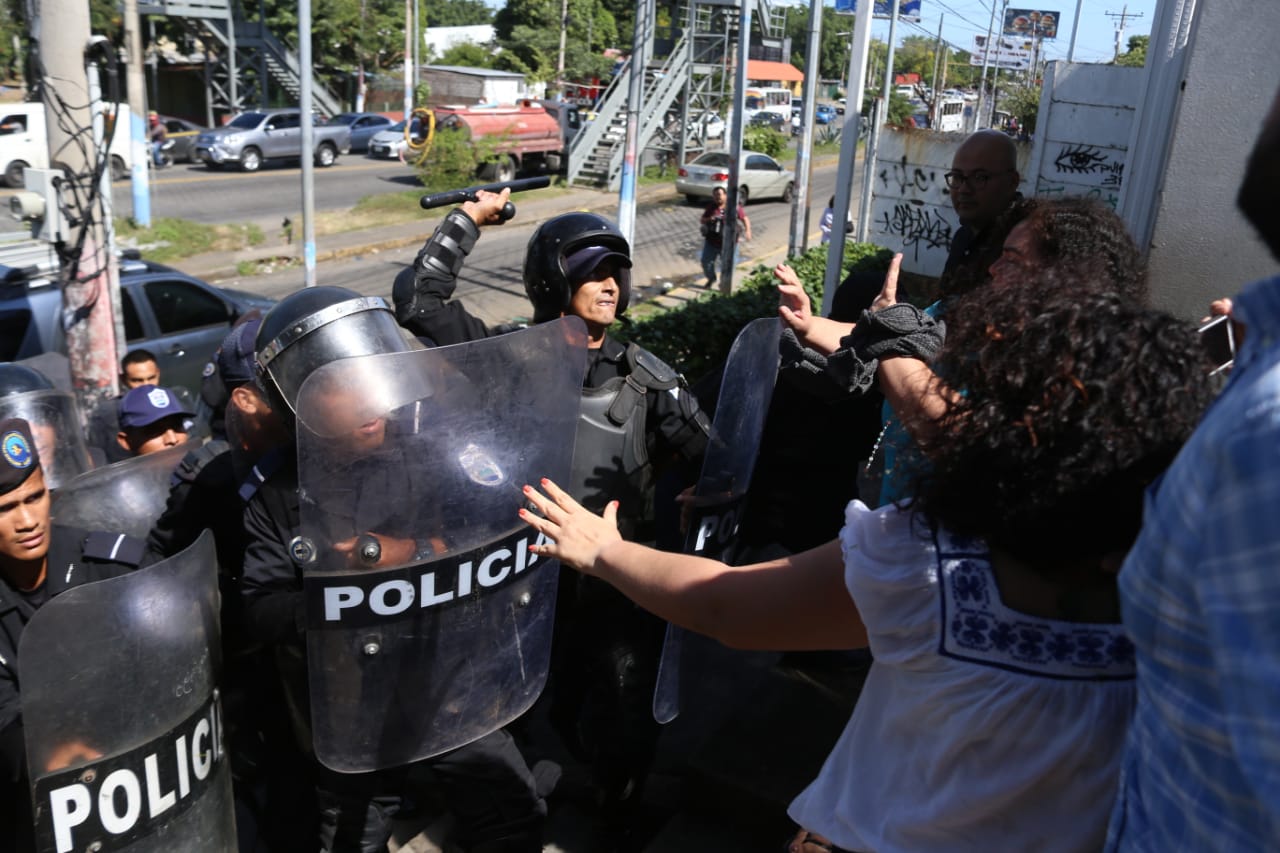 Periodistas agredidos por policias de Ortega Foto Cortesía