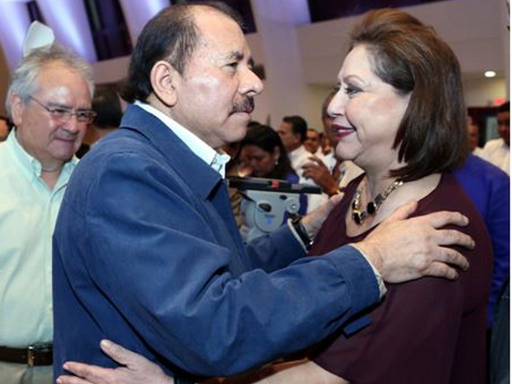 Daniel Ortega y Alba Luz Ramos presidenta de la Corte Suprema de Justicia revoca licencia de abogados a opositores desterrados.