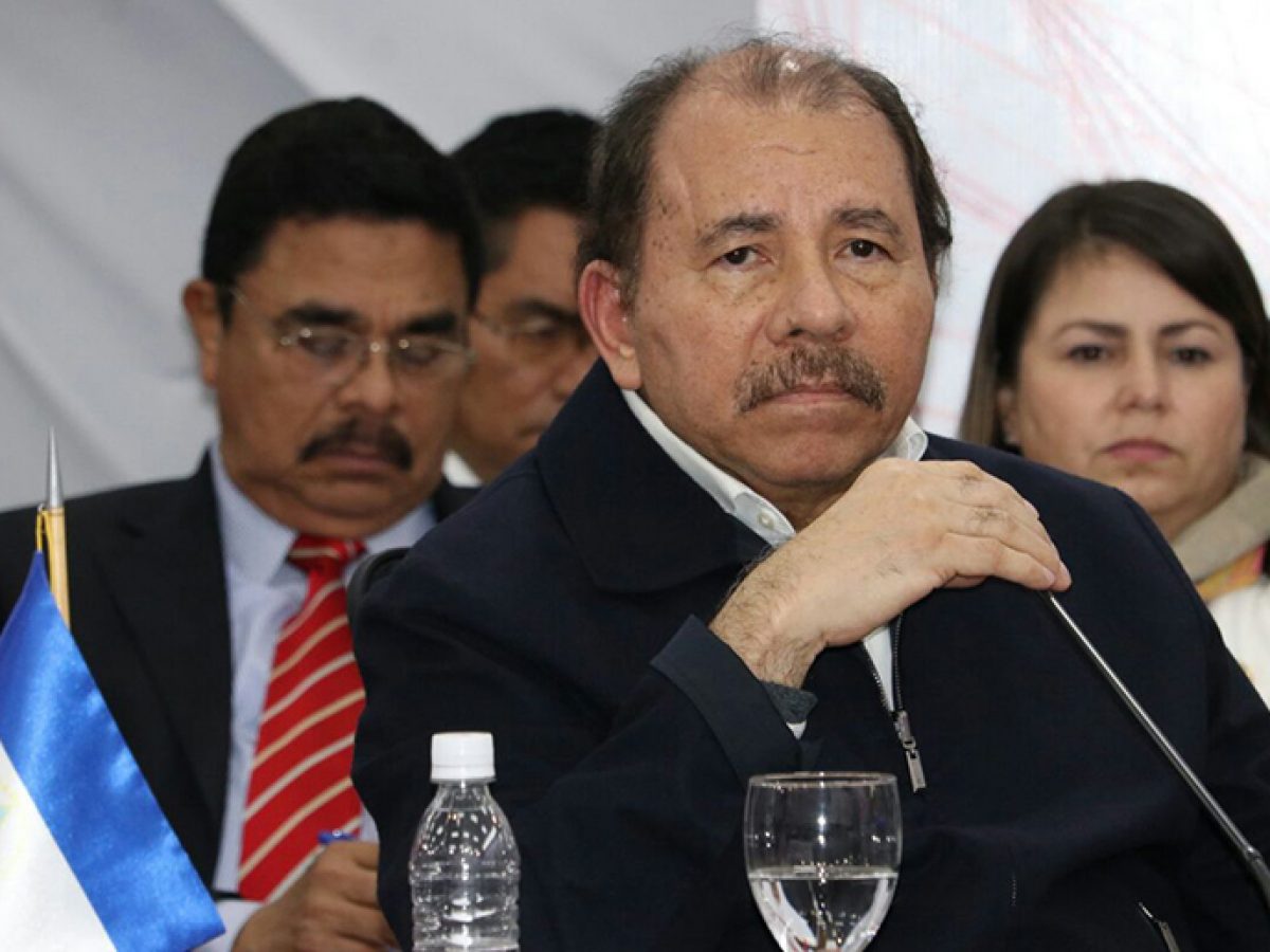 Dictador Daniel Ortega . Al fondo Francisco López Centeno, testaferro de Ortega Foto Cortesía Confidencial