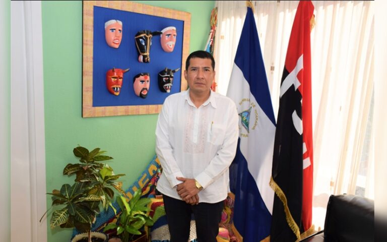 Embajador Carlos Midence