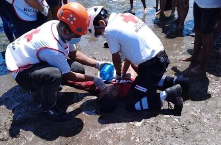 Jovencito de 17 años fallece ahogado en Playa de Rivas.