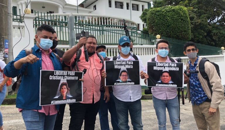 Periodistas miembros de PCIN en el exilio nacionalidad