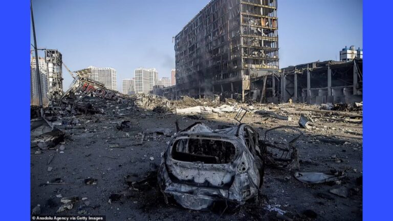 Tanque ruso ataca a vehículo con niños Foto Cortesía