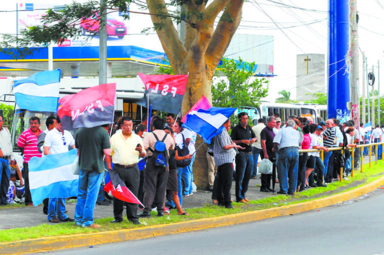 Trabajadores del Estado obligados a marchar por Daniel Ortega y Rosario Murillo