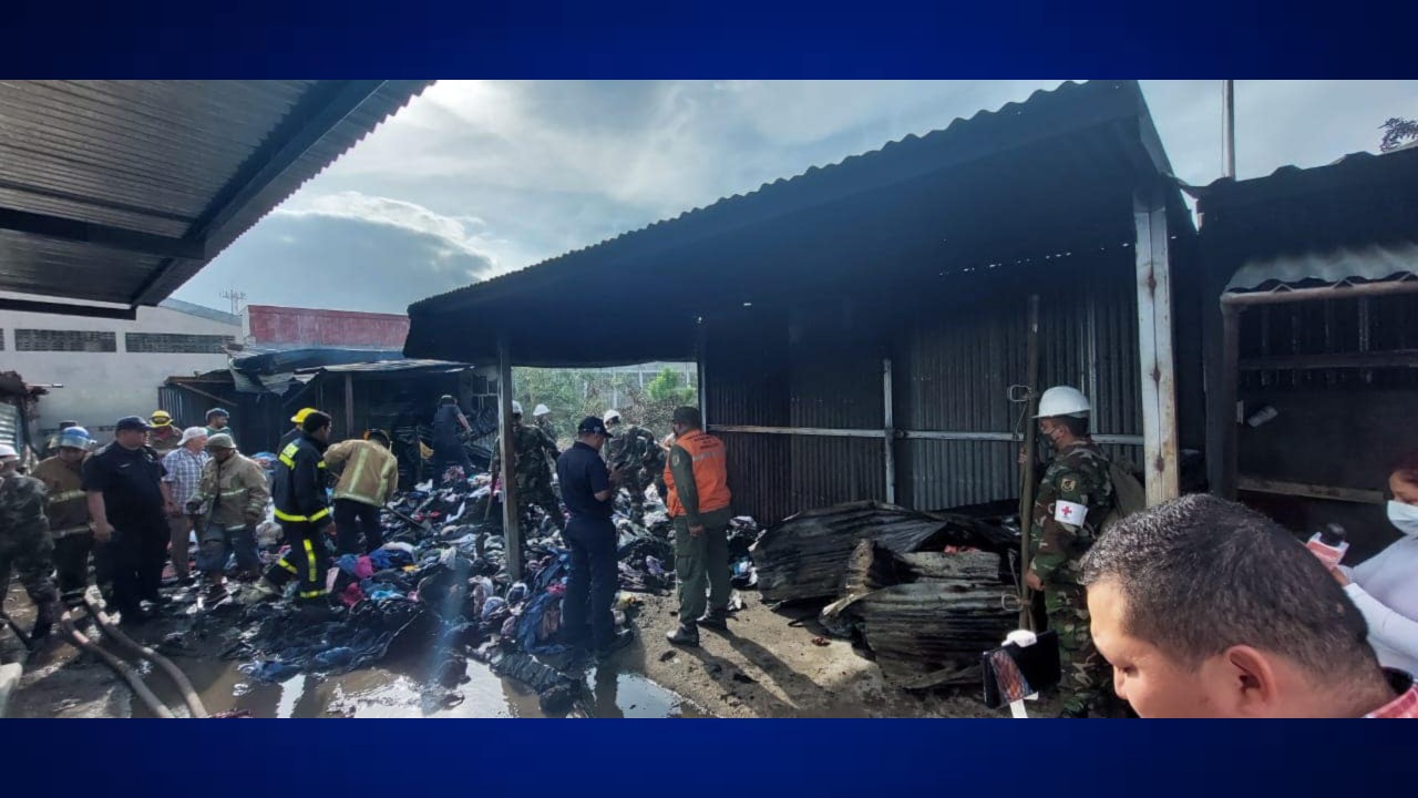 Incendio en tramos de ropa usada en mercado de Jinotepe Foto Cortesía