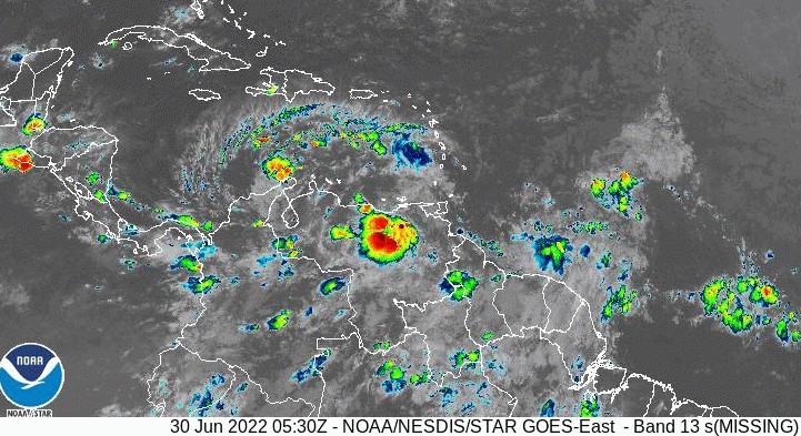 Imágenes del Centro Nacional de Huracanes de Miami del ciclón tropical Bonnie