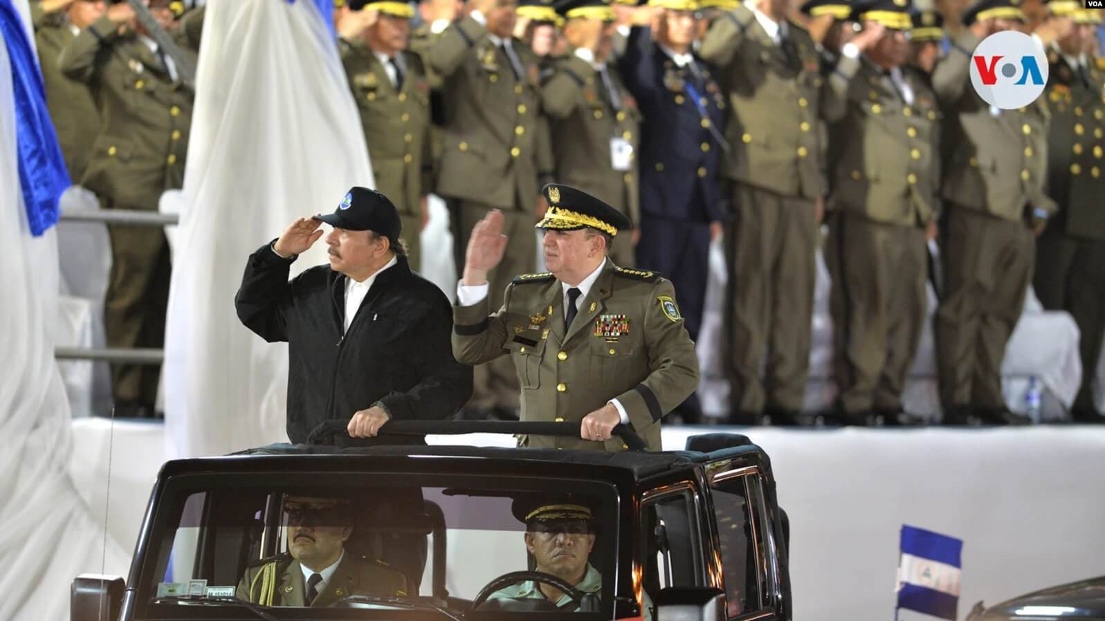 ARCHIVO. El presidente Daniel Ortega junto al jefe del Ejército, Julio César Avilés,.
