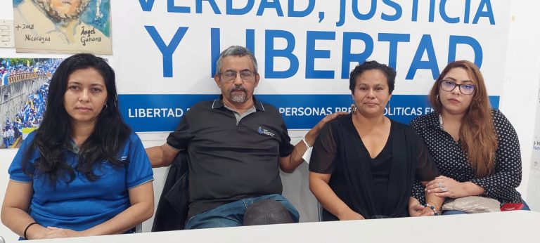 susana lopez madre del joven asesinado gerald vasquez junto a abogados del colectivo de derechos humanos nicaragua nunca mas y yaritza mairena ex presa politica
