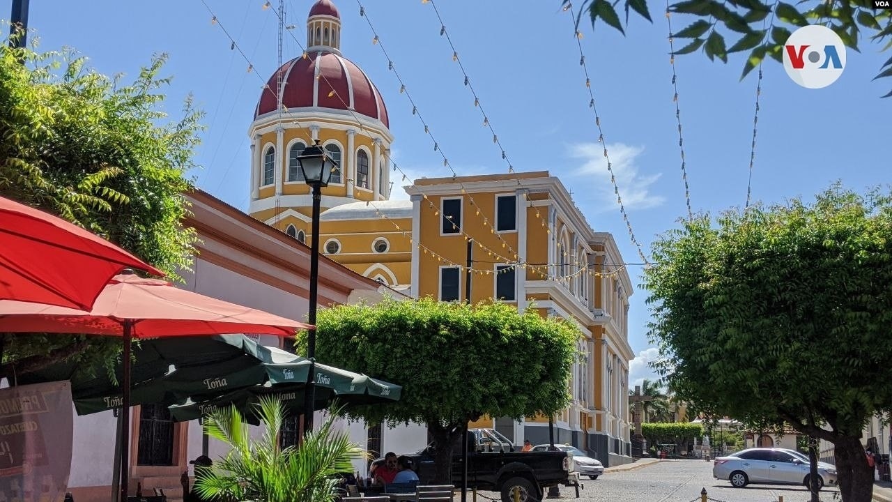 Vista de la calle La Calzada en Granada, Nicaragua. [Foto: Miguel Bravo]