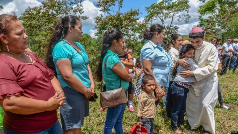 Monseñor Rolando Álvarez es una de las voces más firmes y críticas sobre la situación de Nicaragua. Su salida del país podría ser inminente, advierte un experto a la VOA.