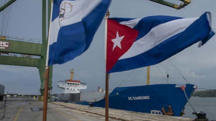 barco cargado de alimentos a Cuba