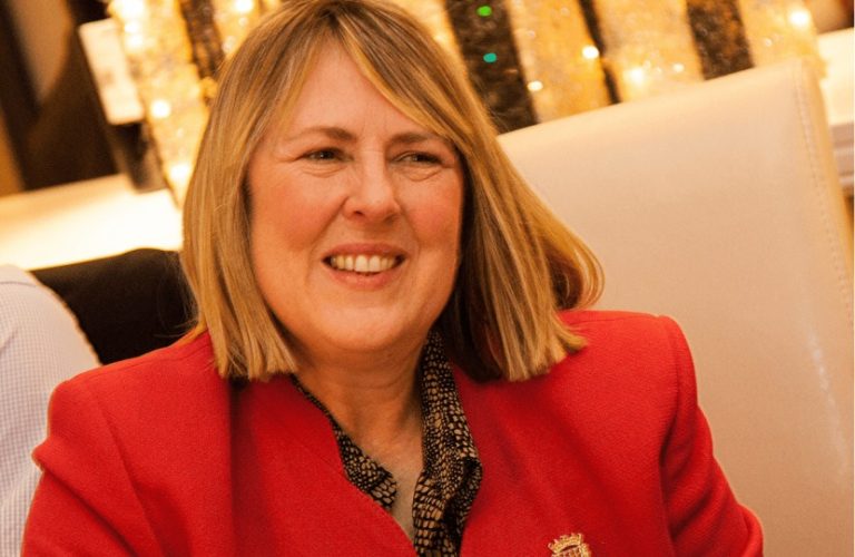 fiona bruce del reino unido