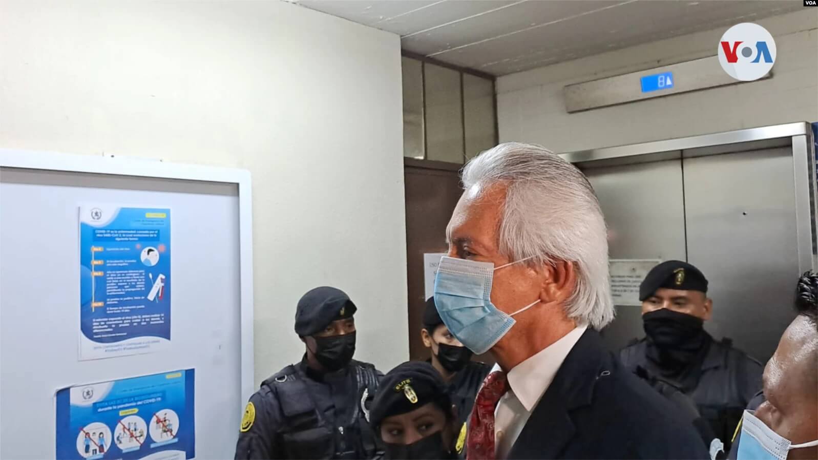 El periodista guatemalteco José Rubén Zamora fue detenido en Guatemala, el 5 de agosto de 2022, acusado de lavado de dinero, entre otros delitos
