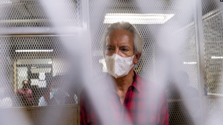 Periodista José Rubén Zamora director de elPeriódico en Guatemala, detenido el 29 de julio por la fiscalía guatemalteca acusado de lavado de dinero. Organizaciones internacionales exigen su liberación y señalan persecusión a la prensa en el país centroamericano. (Foto AP)