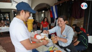 Nicaragüeses exiliados organizan ferias para sobrevivir y resistir