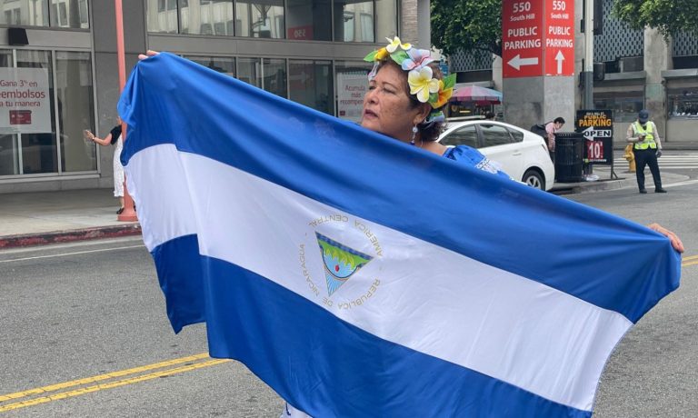 doña flor ramirez y su huipil