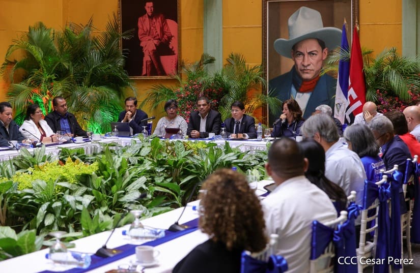 funcionarios sandinistas reunidos con representantes de la cooperacion internacional foto tomada de el 19 digital