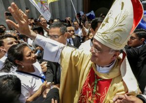 Báez oficiará misa en iglesia de EEUU