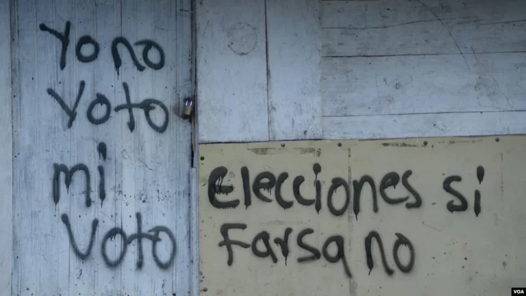 Imagen de un cartel donde se lee Yo no voto mi voto Elecciones si farsa no Tomada durante las elecciones municipales de 2017 en Nicaragua Foto de archivo