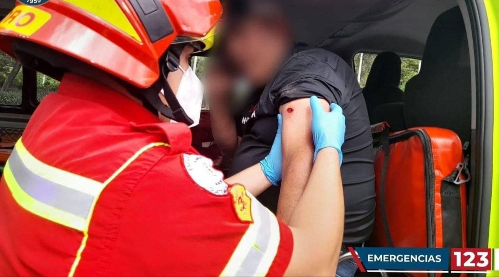 pasajero herido en el brazo